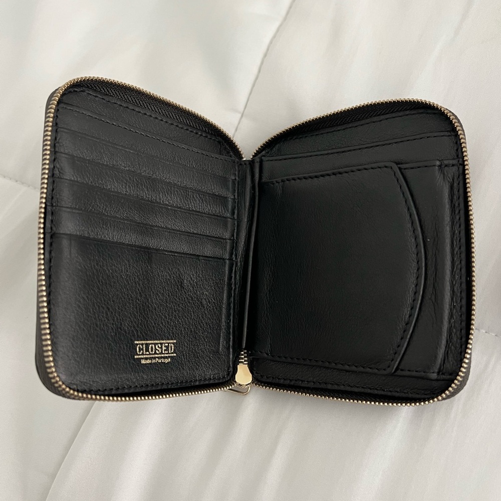 Closed Wallet - Picture 3 of 3